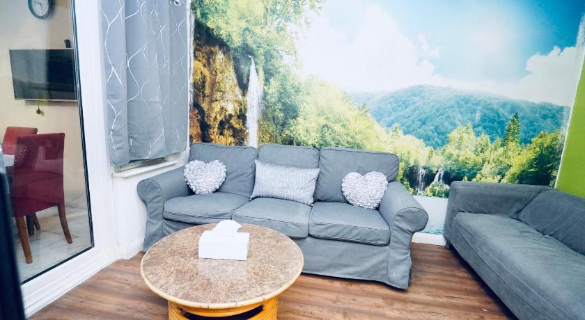 E2M Stays Beautiful 6Bed Spacious House - image 13