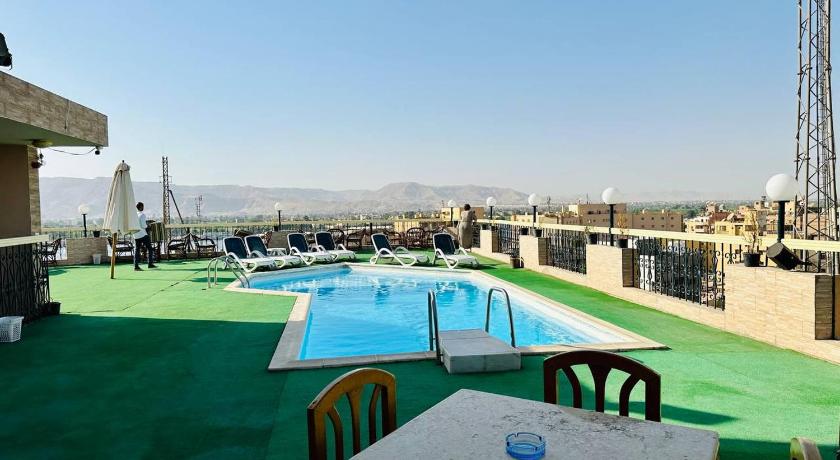 Queens Valley Hotel - image 6