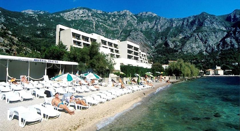 Apartments Risan Club Family photo