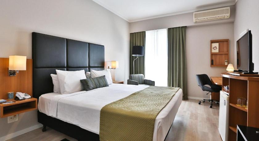 Image of Deluxe King Room 0