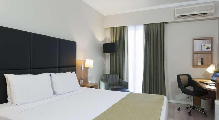 Image of Deluxe King Room 1