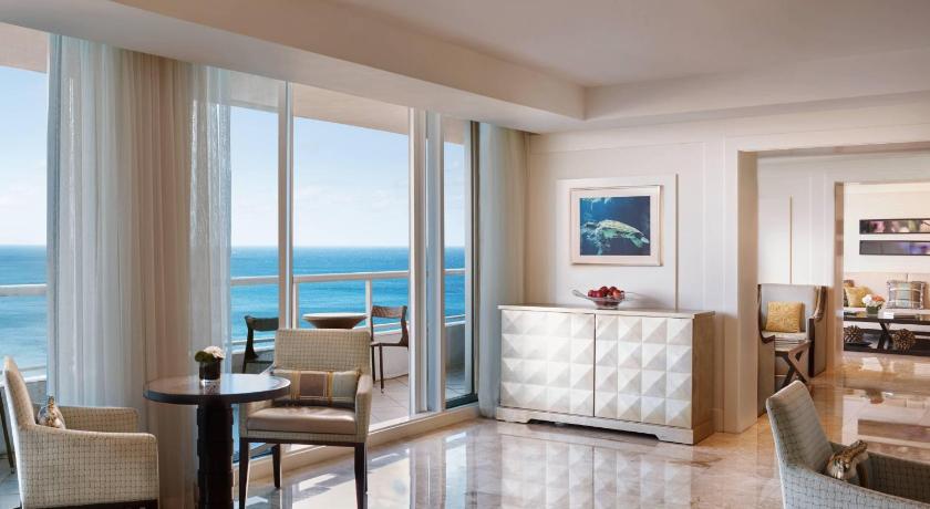 Image of Ocean view, Club lounge access, Guest room, 1 King, Balcony 3