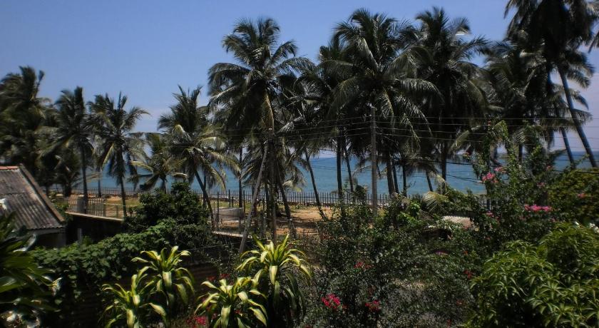 Sri Beach Bungalows And Villa photo