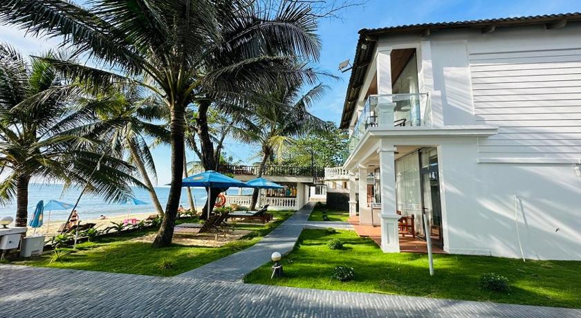 Image of Deluxe Sea View Room with Twin Bed 1