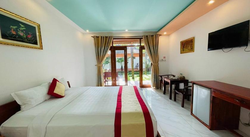 Image of Deluxe Bungalow Garden View 3