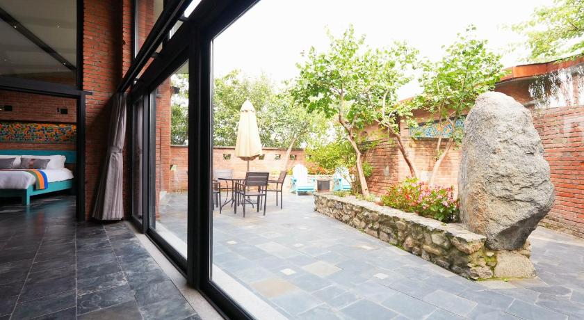 Image of Suite 8