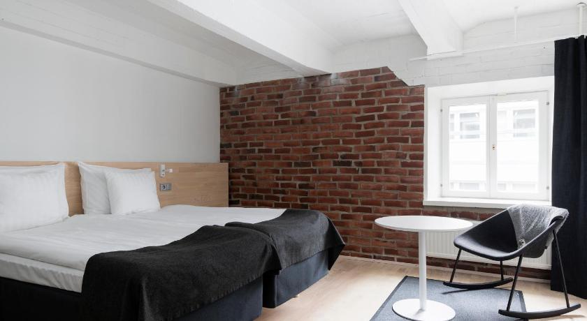 Image of Standard Twin Room with Extra Bed 0