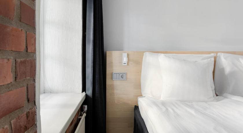 Image of Standard King Room 3