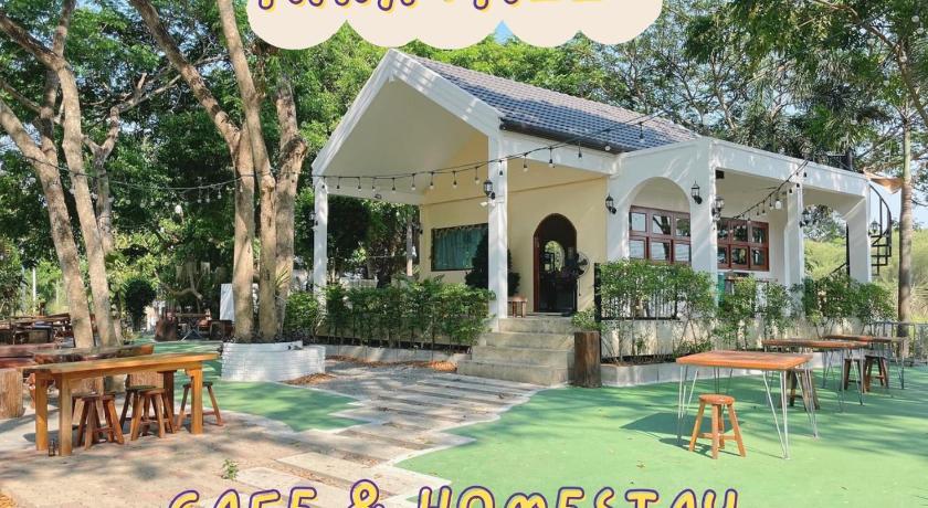 Rain Tree Cafe & Homestay