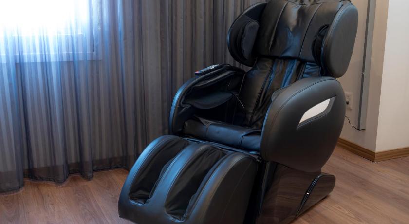 Image of King Suite with Massage Sofa Bed and Hot Tub 5