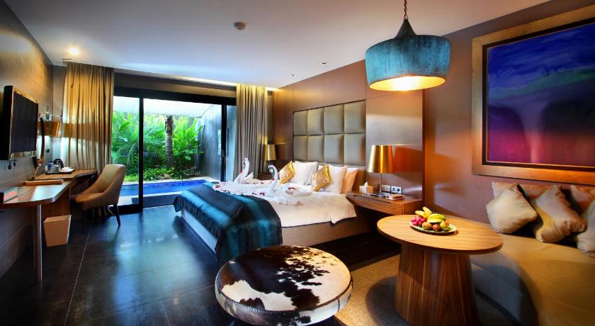 Image of Pool Suite 1