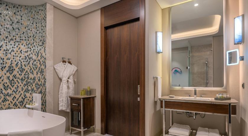 Image of king corner one bedroom suite w/ kitchenette 2