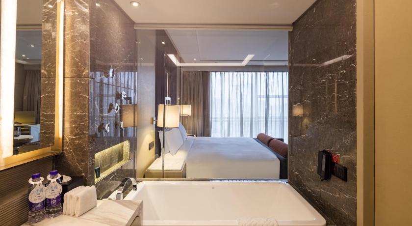Image of King Executive Room 9