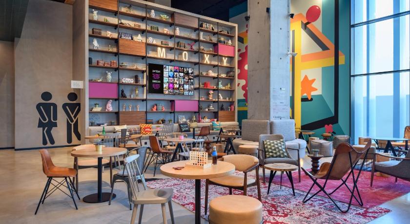 リスボン Moxy Lisboa Oriente 3つ星 ホテル レストラン