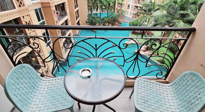 Image of Apartment with Pool View 7