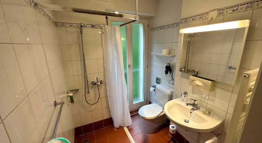 Image of Budget Single Room 6