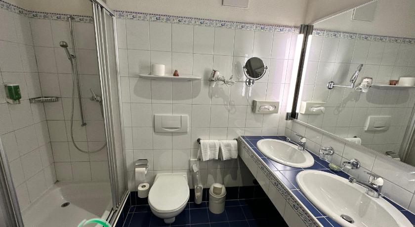 Image of Twin Room 12