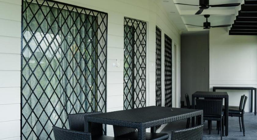 Image of Superior Family Room 9