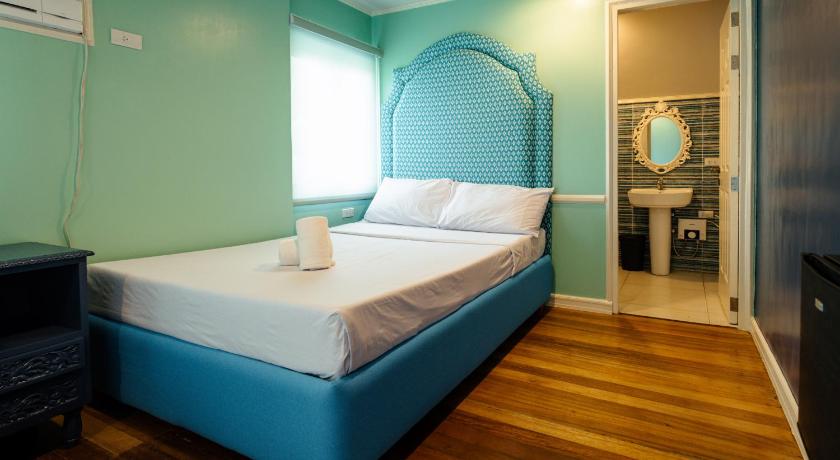 Image of Superior Room with Two Queen Beds 9
