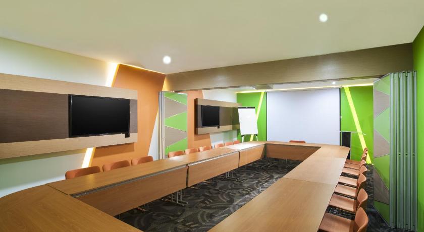 マカッサル Cordia Hotel Makassar Airport 5つ星 ホテル ロビー