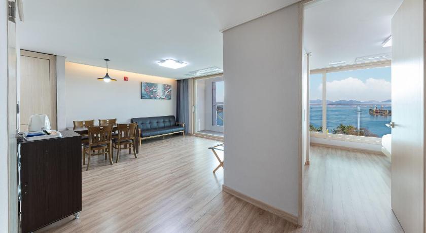 Image of Luxury Suite with Ocean View 7