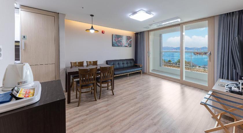 Image of Luxury Suite with Ocean View 4