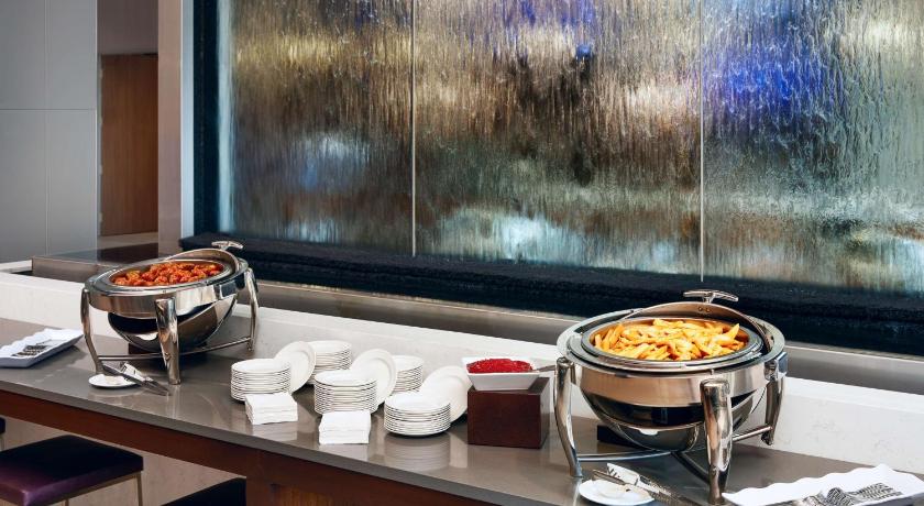 アトランタ Embassy Suites by Hilton Atlanta Airport North 4つ星 ホテル レストラン