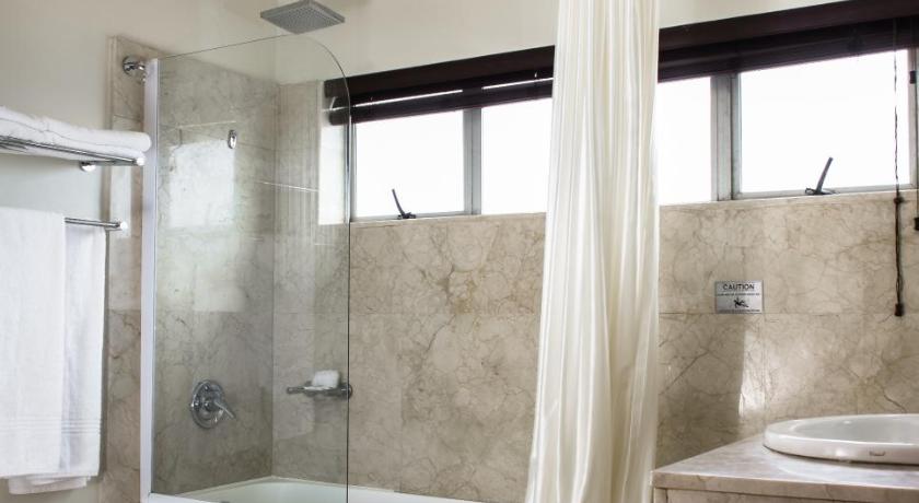 Image of Superior King Suite 6