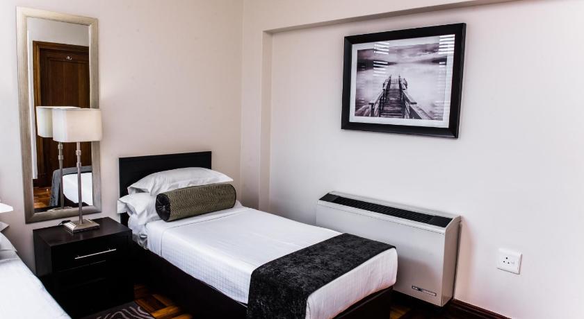 Image of Family Room with Side Sea View 10
