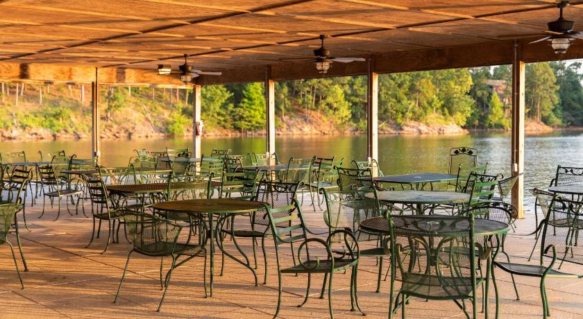 로얄 C11, Two bedroom, two bath log-sided, luxury Harbor North cottage with hot tub cottage 4성급 숙소 로비