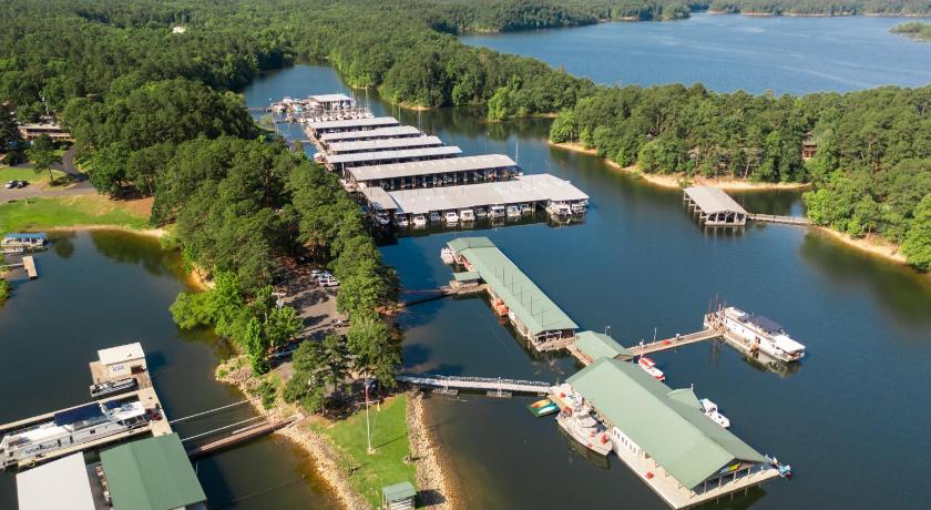 로얄 C11, Two bedroom, two bath log-sided, luxury Harbor North cottage with hot tub cottage 4성급 숙소 레스토랑