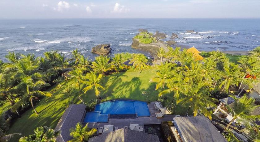 a car parked on a beach near a body of water, Villa Semarapura by Elite Havens in Bali