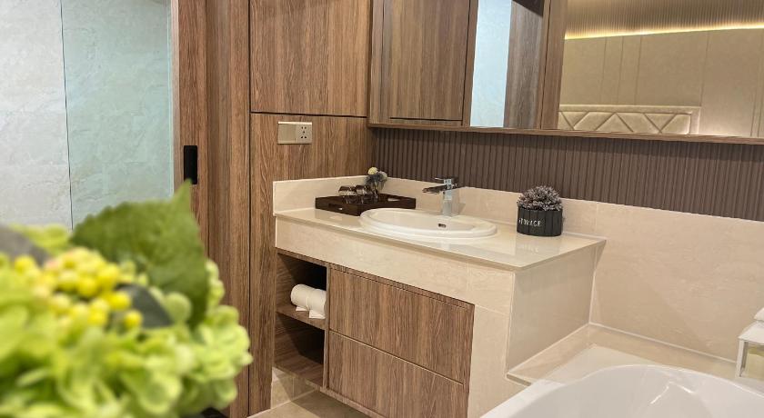 Image of Suite Family Room 6