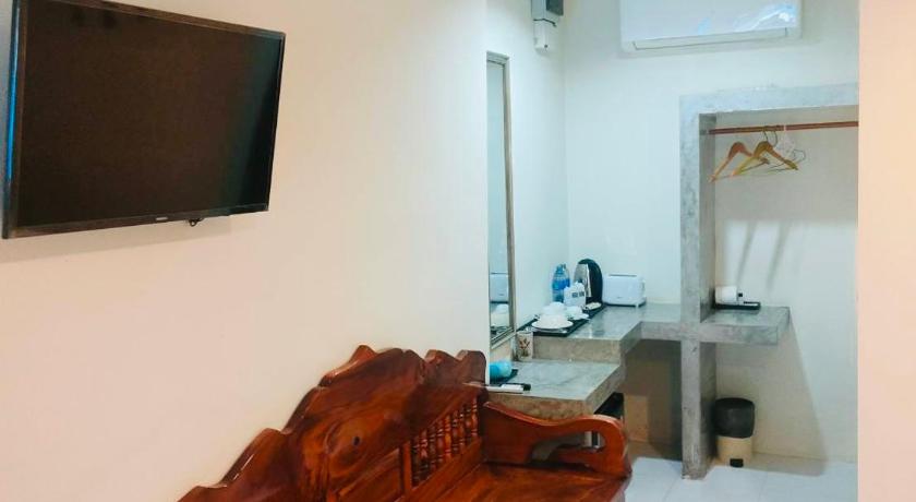 Image of Triple Room with Pool View 7