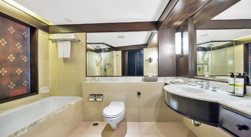 Image of Junior King Suite Garden View 8