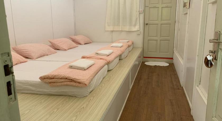 Image of Family Room with Shared Bathroom 7