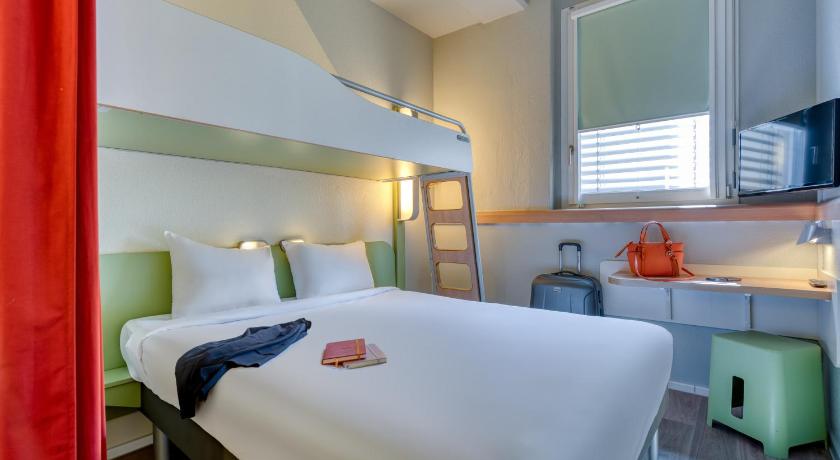 Imagine din Cameră triplă cu pat dublu și pat supraetajat (Triple Room with Double Bed and Bunk Bed) 0