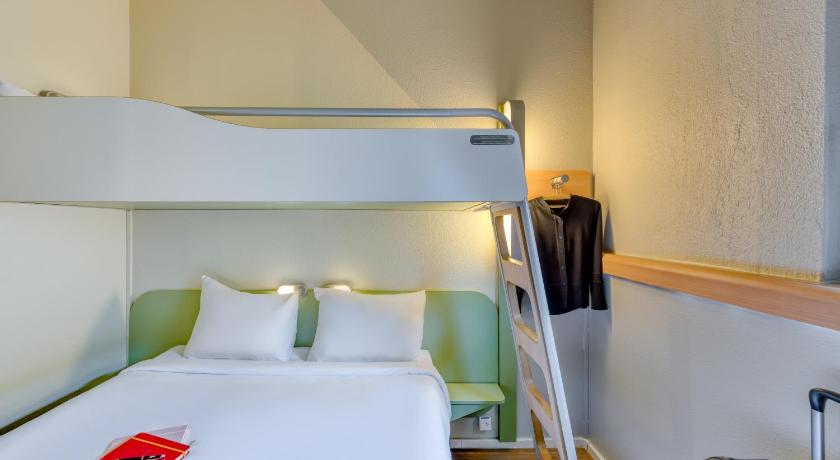 Imagine din Cameră triplă (Triple Room) 2