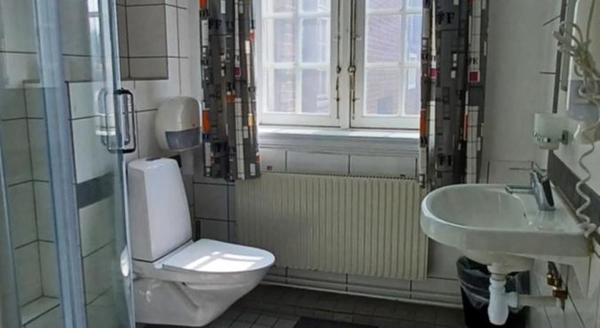 Image of Family Room with Private Bathroom 2