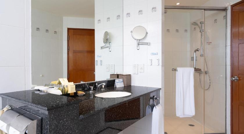 Image of King JR. Suite Ocean View 12