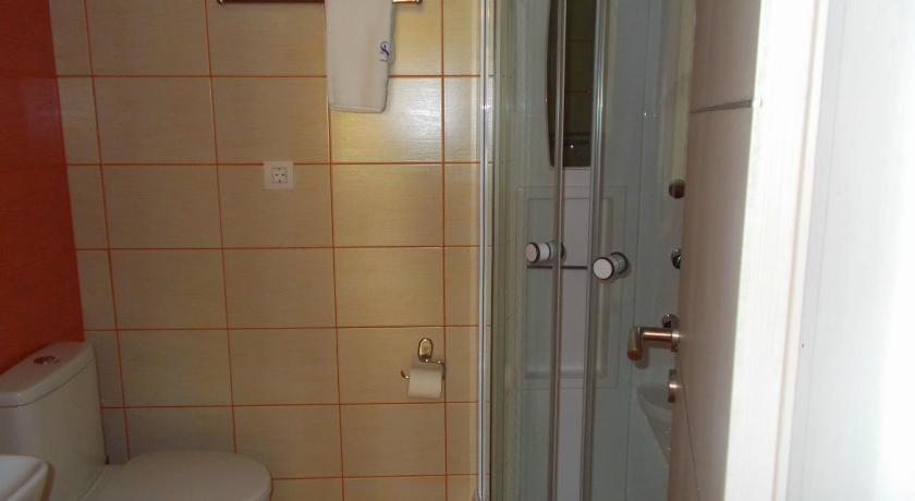 Image of Studio (2 Adults) 15