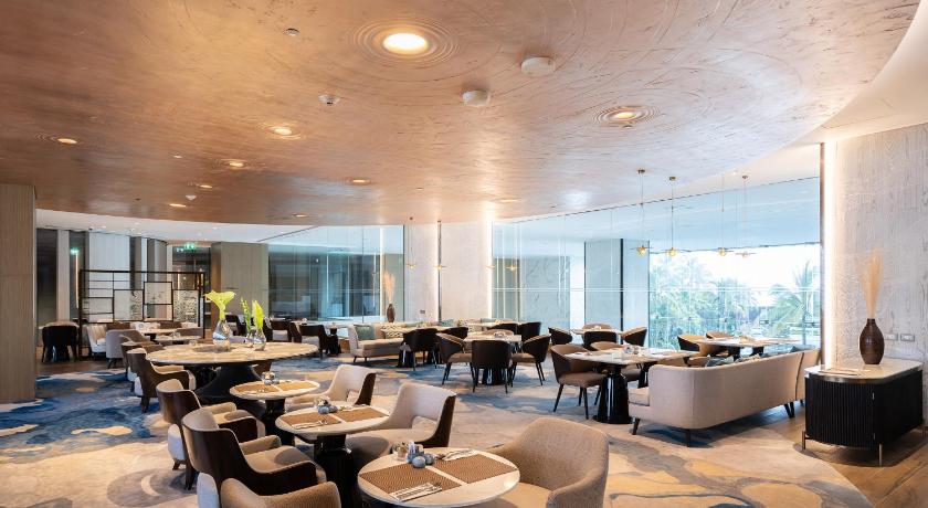 Image of King Executive JR. Suite 7