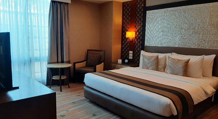 Image of Suite - 1 King Bed, Nonsmoking, Sofa 9