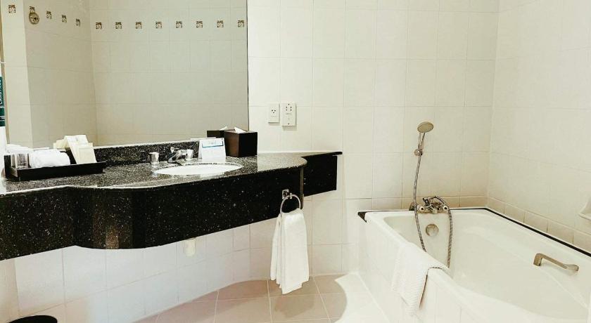 Image of King Oceanfront Suite 16