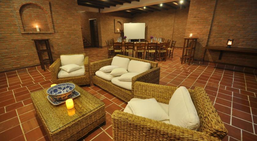 El Vino Hotel & Suites - image 3