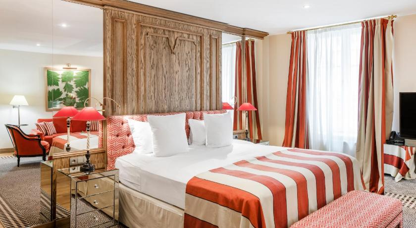 Image of Suite with Spa Access 1
