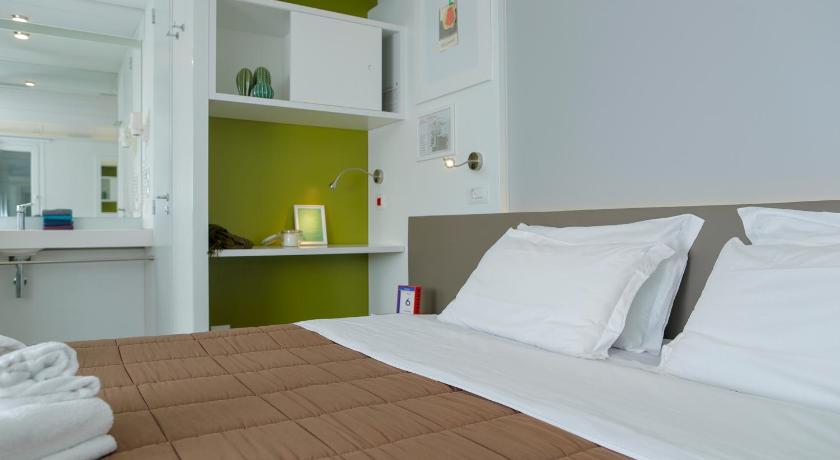 Image of Deluxe Bungalow 8