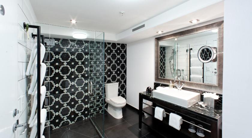 Image of Alpine Suite,  Lake View 2