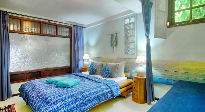 Image of Triple Room with Private Bathroom 0