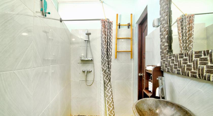 Image of Triple Room with Private Bathroom 2